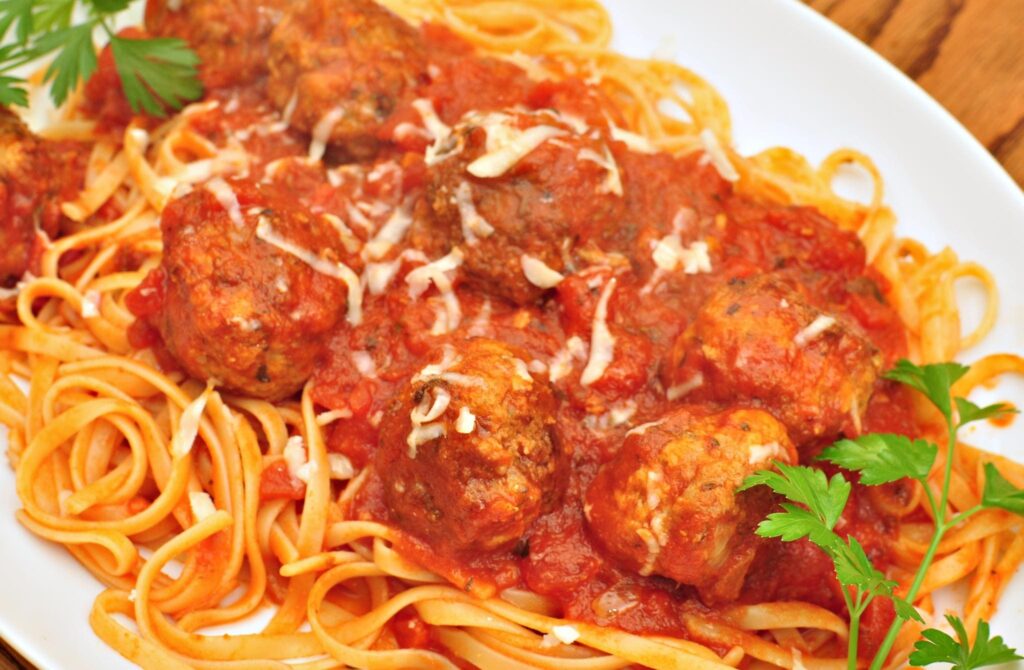 Spaghetti Meatballs Espaguetis Con Albóndigas Recetas De Usa 8526